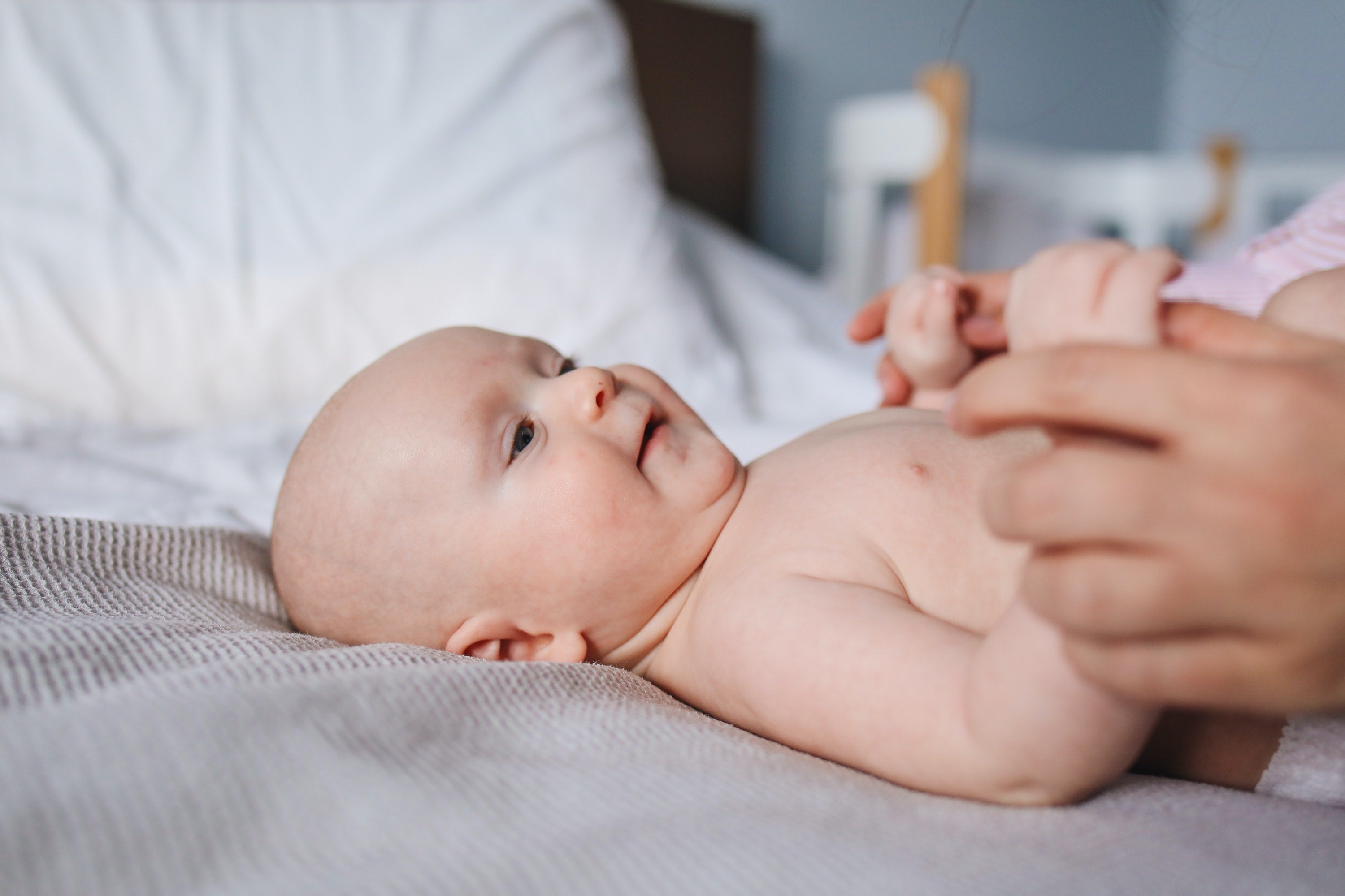 À quelle fréquence faut-il changer la couche de bébé ? – Peaudouce