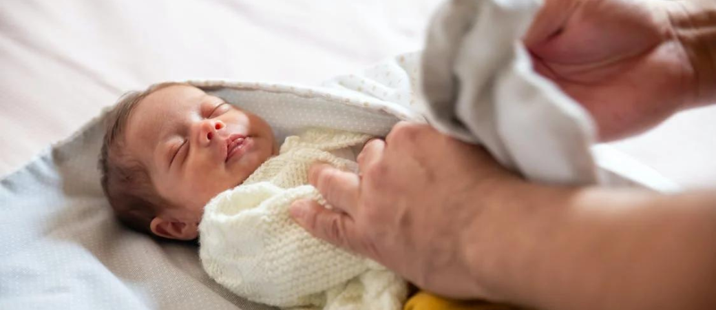 Comment changer la couche de bébé ? – Peaudouce France